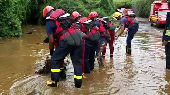 Pont St Denis à Chamarel : les pompiers et la SMF en action