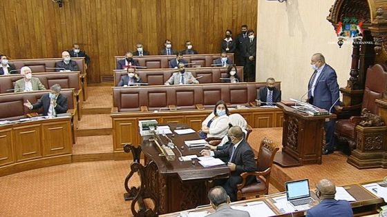 Séance inédite au Parlement : le Speaker quitte l’hémicycle, la séance suspendue