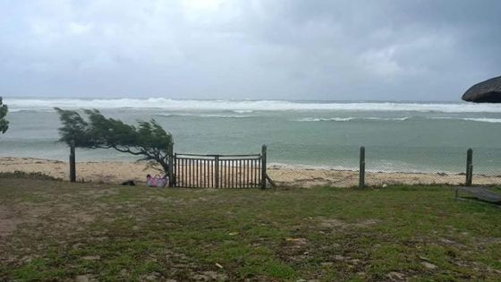 La mer se déchaîne du côté de Poste-Lafayette 