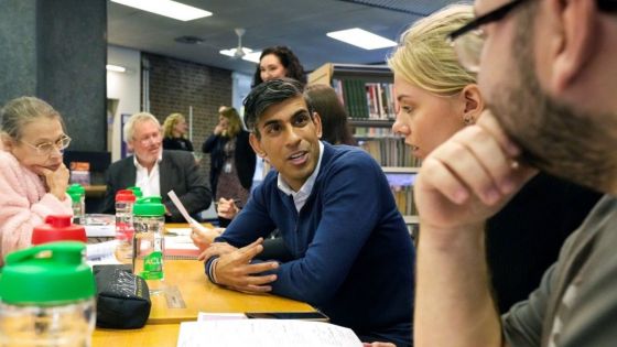 Après un an à Downing Street, Rishi Sunak à la peine