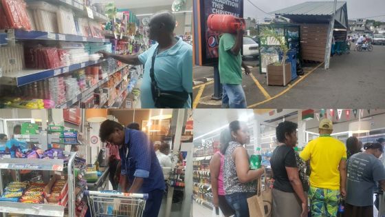 [En images] Alerte cyclonique 2 à Maurice : le rush vers les supermarchés