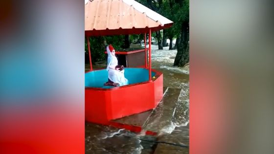 [Dans l’Est] Pluies torrentielles : la cour d’un temple à Bramsthan inondée