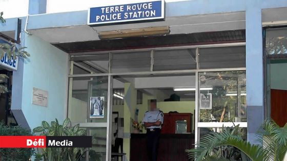 Surpris dans les parages d’un bungalow : un officier de la CID de Terre-Rouge visé par une enquête pour soupçons de vagabondage