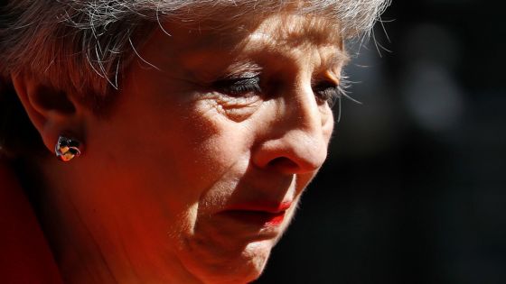 Theresa May s'efface et passe le Brexit à son successeur