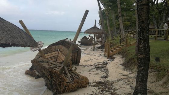Forte tempête Calvinia : voici ce qu'on peut constater sur la plage à Trou-aux-Biches 