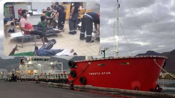 Un pétrolier mauricien s’échoue à La Réunion, les 11 marins secourus