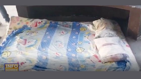 Trou-aux-Biches :   une famille contrainte de passer la nuit à la belle étoile sur la plage après l’incendie de sa maison