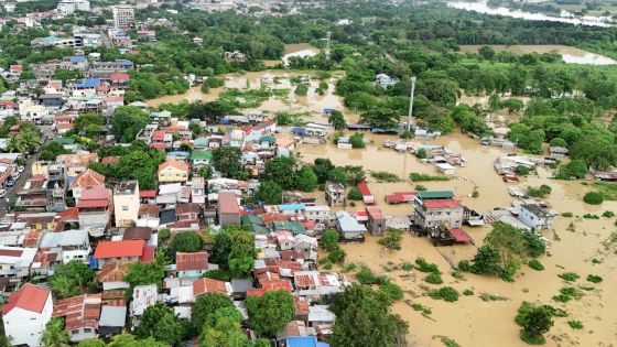 Le super-typhon Fung-wong touche terre aux Philippines, au moins deux morts