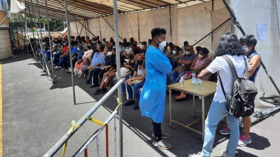 Épidémie : grande affluence dans les centres de vaccination
