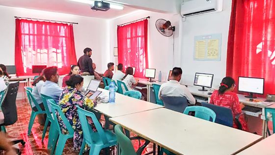 Apprentissage : Universal College mise sur l’IA pour moderniser l’enseignement