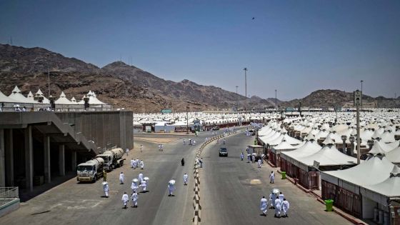 Les pèlerins de La Mecque se dirigent vers Mina, étape majeure du hajj