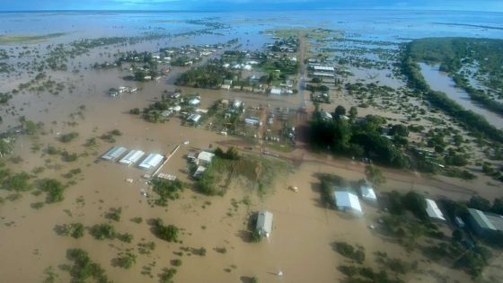 Australie: les habitants d'un village inondé évacués par hélicoptère
