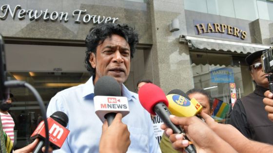 Manifestation symbolique de Linion Moris pour réclamer la démission de Maneesh Gobin 