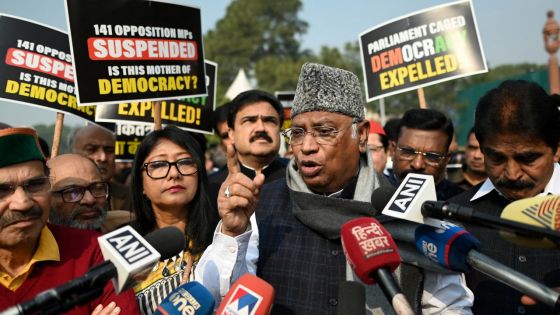 Inde : la plupart des députés de l'opposition interdits d'accès au parlement