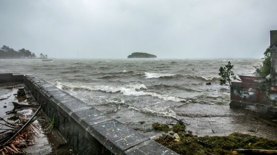 Le cyclone Belal s'éloigne de La Réunion, premiers dégâts à l'île Maurice