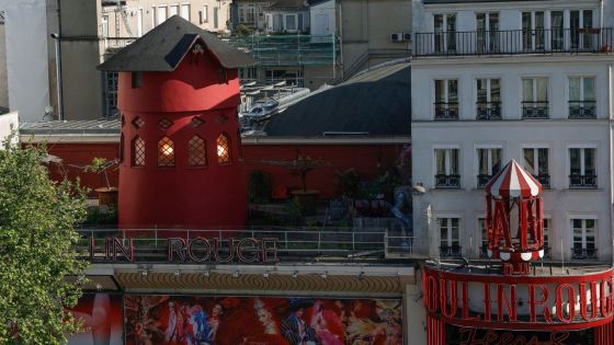 Les ailes du Moulin Rouge se sont effondrées à Paris, pas de blessé