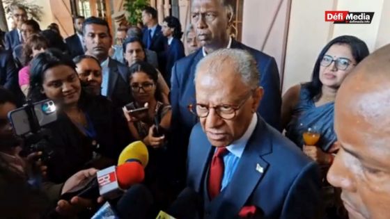 Ramgoolam exhorte les lauréats à revenir au pays après leurs études