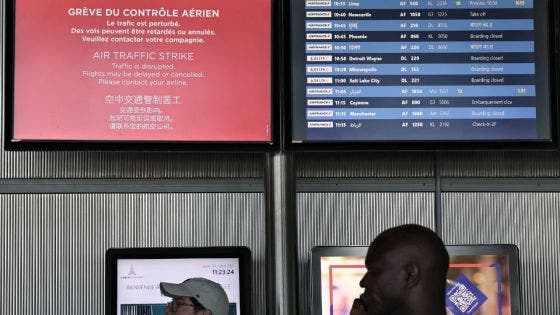 Grève des contrôleurs aériens français : des dizaines de milliers de vacanciers affectés 