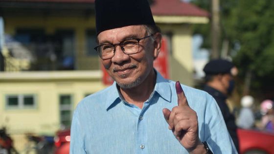Malaisie: le réformiste Anwar Ibrahim nommé Premier ministre