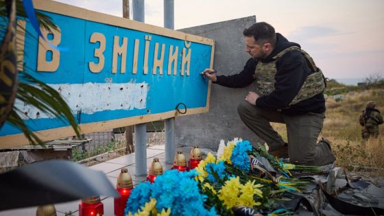 500e jour de guerre en Ukraine: Zelensky visite l'île des serpents, symbole de la résistance à la Russie