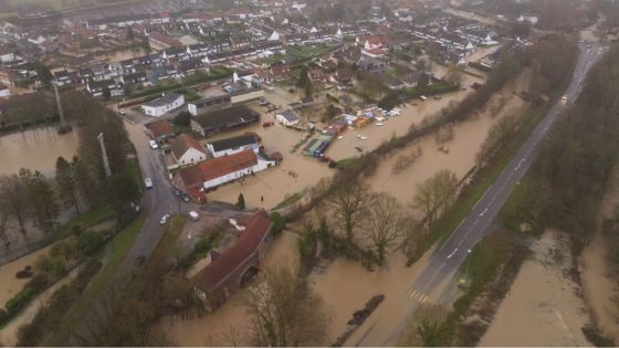 Inondations dans le nord de la France, battu par les pluies