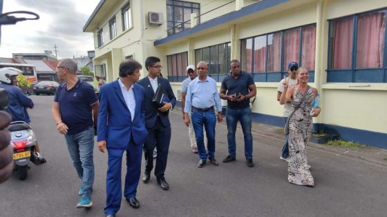 Manif devant le haut-commissariat de l’inde : Bruneau Laurette, Ivann Bibi, Alain Malherbe et les trois autres autorisés à partir