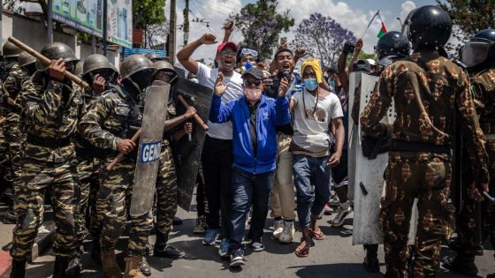 Des soldats malgaches rejoignent les milliers de manifestants à Antananarivo