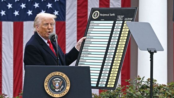 L'UE critique les nouveaux droits de douane de Trump, prête à continuer à travailler sur un accord