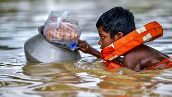 Inondations au Bangladesh : près de 300 000 personnes réfugiées dans des abris