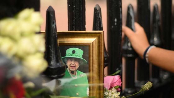 Un an sans Elizabeth II: le Royaume-Uni commémore dans la retenue la fin d'une ère