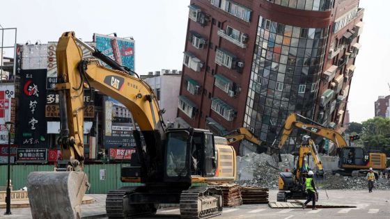Taïwan: les sauveteurs recherchent des dizaines de personnes piégées après un puissant séisme