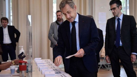 Présidentielle en France: ouverture des bureaux de vote pour le premier tour