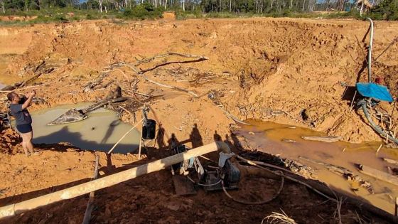 Indonésie: 12 femmes tuées par un glissement de terrain dans une mine d'or