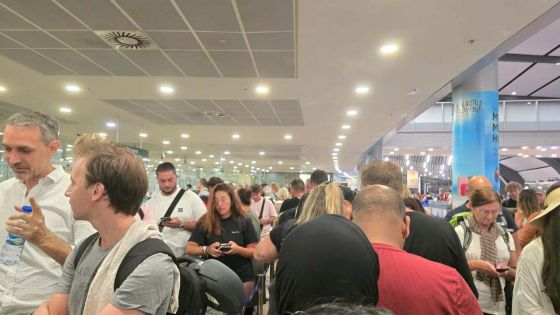 Files d’attentes à l’aéroport : le ministre du Tourisme passe à l’action