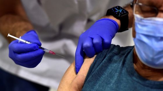 Vaccins anti-Covid: plus de 50 millions de doses administrées dans au moins 61 pays