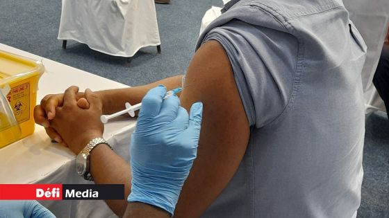 Covid-19 : « 90 % de vaccination parmi le personnel de la Santé et celui de l’Éducation », selon le PM