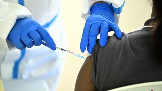 Covid-19 : le Dr Joomaye encourage les étudiants mauriciens à l’étranger à se faire vacciner avant de rentrer au pays