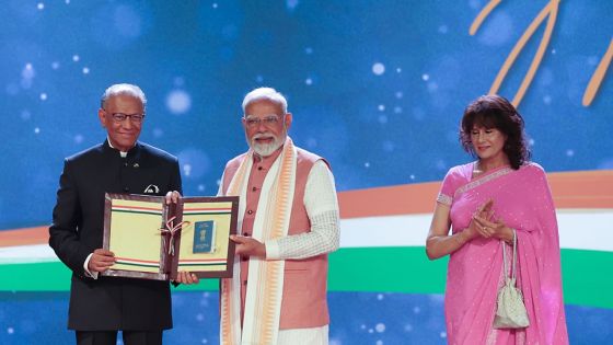 Community Reception : Narendra Modi remet la carte OCI au couple Ramgoolam