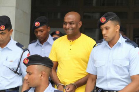 Subutex : Condamné à deux ans de prison, Peroomal Veeren accueille sa sentence avec un large sourire 