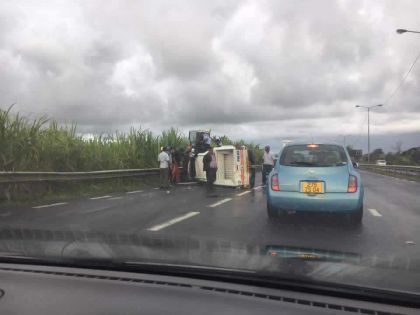 Mare d’Albert : un véhicule de la police se renverse, deux blessés 