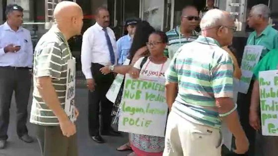 Manifestation des Verts Fraternels à Port-Louis: altercation entre Sylvio Michel et des agents de sécurité