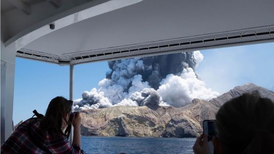 Nouvelle-Zélande: le volcan encore trop dangereux pour récupérer les corps