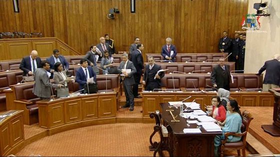 Parlement : Rajesh Bhagwan expulsé, l’opposition fait un walk-out