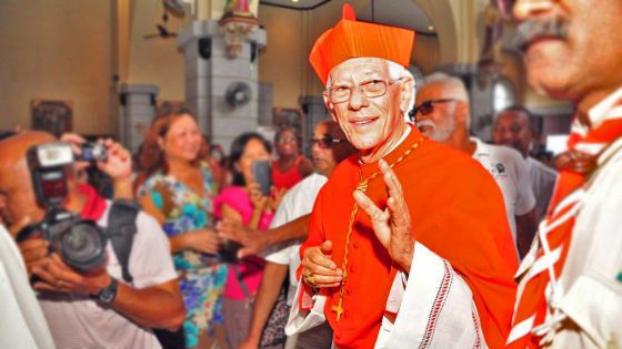 Cardinal Maurice Piat: accueil populaire à la cathédrale St Louis 