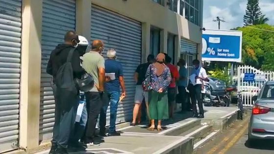 Reprise partielle des activités : longue file d'attente à la NLTA à Cassis 