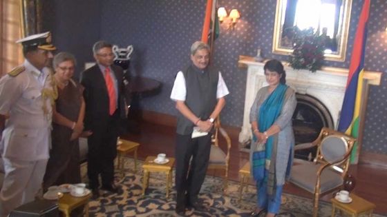 Visite de courtoisie du ministre Manohar Parrikar à la State House