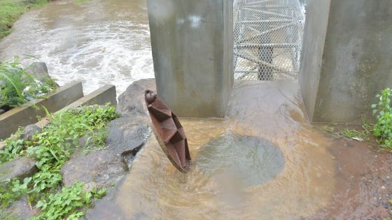 Averses orageuses : accumulations d'eau et rivières en crue