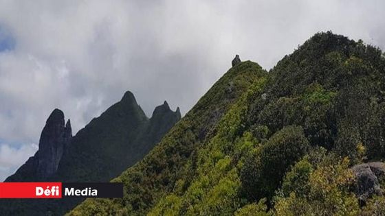 Quatre-Sœurs : un arpenteur fait une lourde chute de la montagne Le Chat et La Souris