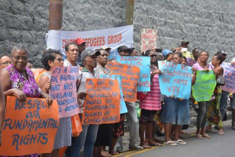 Manifestation des membres du GRC devant le haut-commissariat britannique à Port-Louis