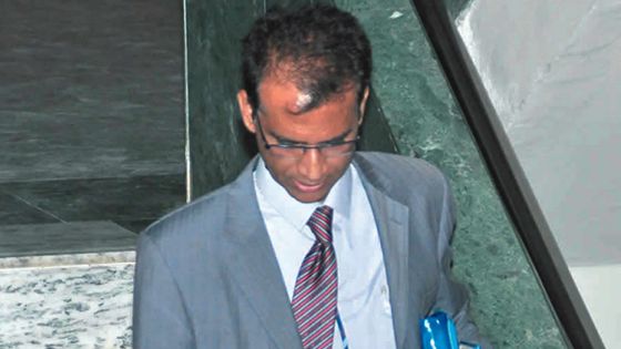 Outrage à la Cour : l’ex-magistrat Vishnudeo Ramdonee écope d’une amende de Rs 20 000